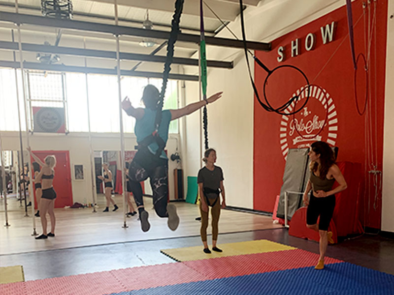 Allievi al bungee workout - Live it Up di Milano